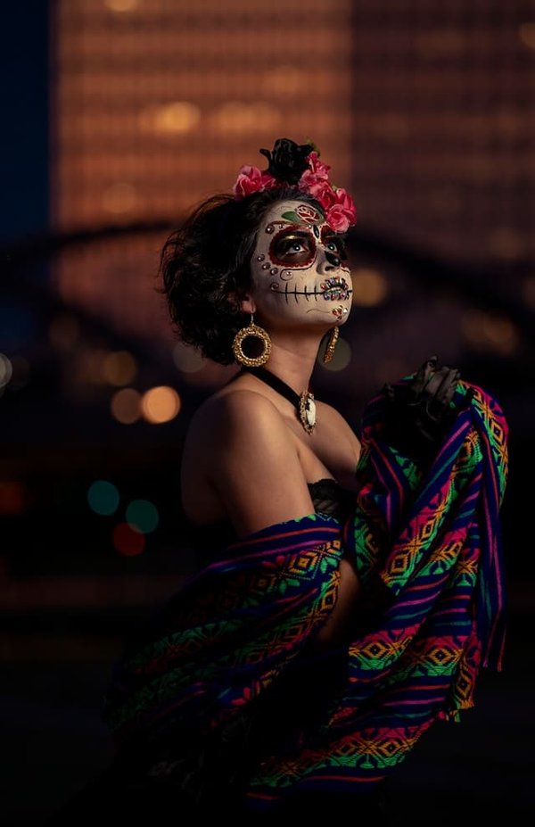 Quelle est la stratégie optimale pour réduire l'impact environnemental des événements culturels locaux ?