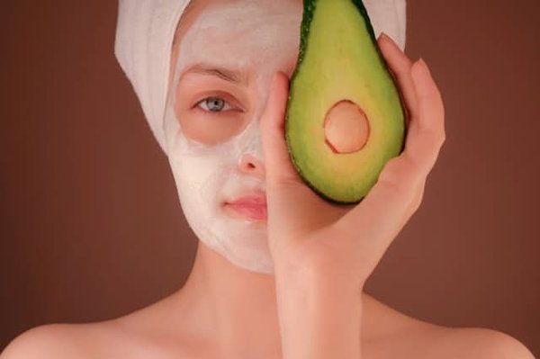 Comment créer une routine de soins de la peau naturelle avec des ingrédients de cuisine ?